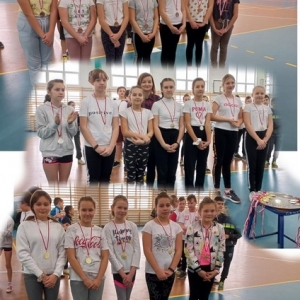 Dziewczęta- medalistki z klas młodszych