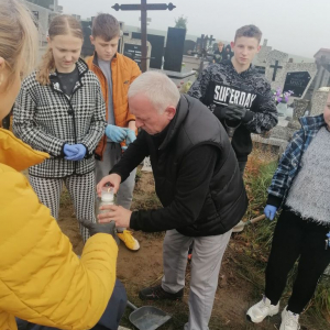 Pamiętamy o zapaleniu zniczy