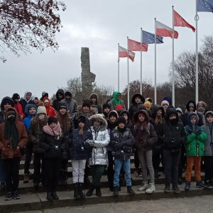 Przed Pomnikiem Obrońców Wybrzeża Westerplatte