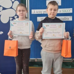 Zwycięzcy konkursu matematycznego z klasy IIIb - Zofia Kraus oraz Mikołaj Humięcki