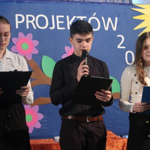Natalia tworkowska, Bartosz Roman, Wiktoria Czaplicka - projekt z języka angielskiego