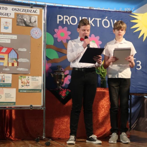 Magdalena Matuszewska, Daniel Zakrzewski i Paweł Borowy - projekt z fizyki