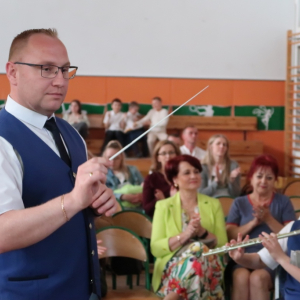  Pan Sylwester Stolarczyk - kapelmistrz naszej krzynowłoskiej Orkiestry.