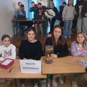 Natalia, Wiktoria , Małgosia i Oliwia - szkolne ekspertki od tabliczki mnożenia.