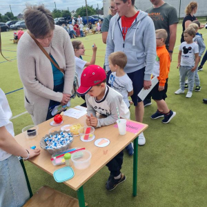 Przedszkolaki wraz z Rodzicami rozwiązują zagadki