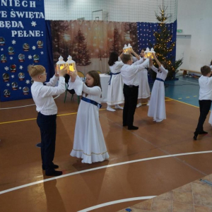 Taniec "Noel" w wykonaniu uczniów kl. IV