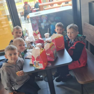 Przerwa na "małe co nieco" w restauracji McDonald's.