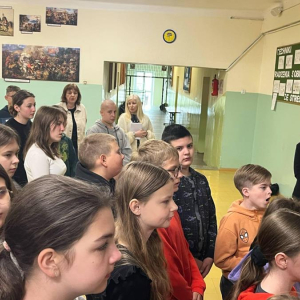 Społeczność szkolna na apelu