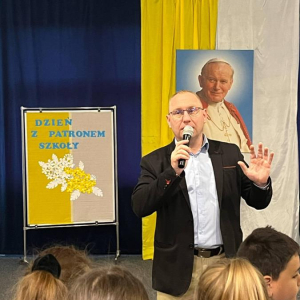Wprowadzenie p. Dyrektora w tematykę i atmosferę Dnia Patrona