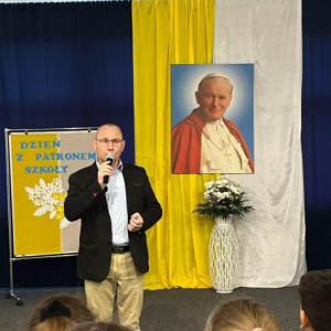 Wprowadzenie p. Dyrektora w tematykę i atmosferę Dnia Patrona