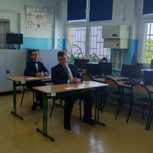 Kamil i Maks czekają na rozpoczęcie egzaminu