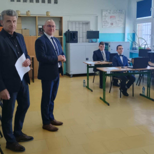 Dyrekcja życzy powodzenia