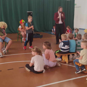 Koncert piosenki młodzieżowej.
