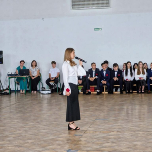 Ala śpiewa piosenkę na pożegnanie