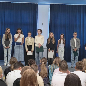 Kandydaci, którzy startowali w wyborach SU, prezentujący swoje pomysły.