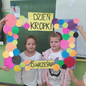 Uczennice klasy I Dzień Kropki