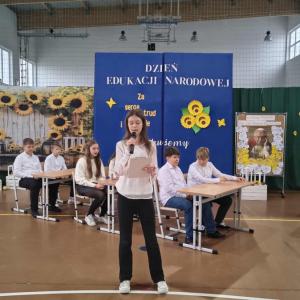 Klara śpiewa piosenkę