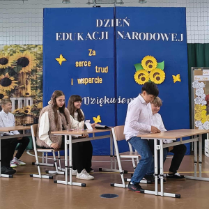 Julka w roli nauczycielki oraz jej klasa
