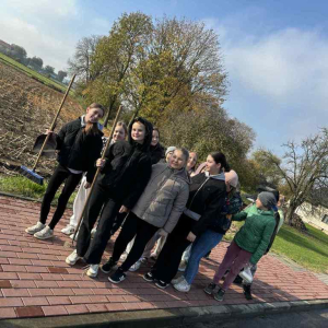 Idziemy porządkować pomnik 40-tu pomordowanych