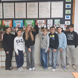 Klasa VII b i jej girlanda pamięci...