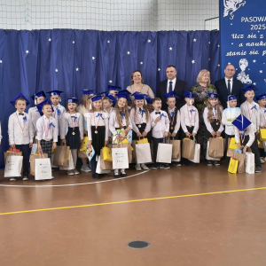   Wspólne zdjęcie z gośćmi z Banku Spółdzielczego.