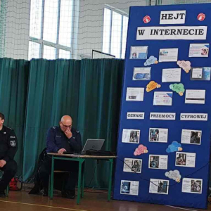 Sierżant sztabowa opowiada o zagrożeniach wynikających z niewłaściwego korzystania z hulajnogi elektrycznej