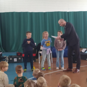 Magda Leśniewska wygrywa konkurs muzyczny.