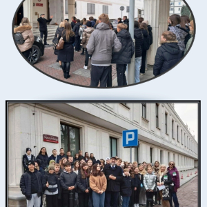 Spotkanie z Senatorem K. Bieńkowskim i wspólne zdjęcie na dziedzińcu Parlamentu RP...