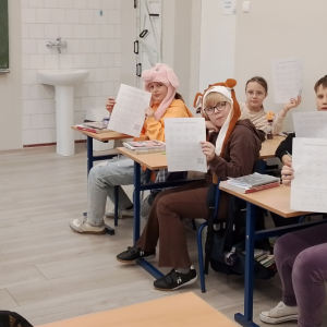 Klasa IV rozwiązuje zadania z mnożeniem