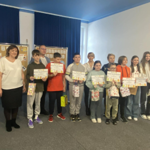 Klasowi Mistrzowie Tabliczki Mnożenia - nauczycielkami matematyki i dyrekcją