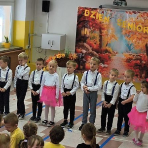 Grupa Krasnoludki recytuje wiersz pt. Jak ja się dziś czuję?