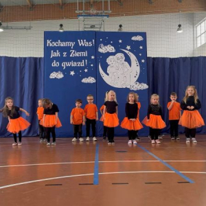 Występ taneczny dzieci z grupy "Liski"