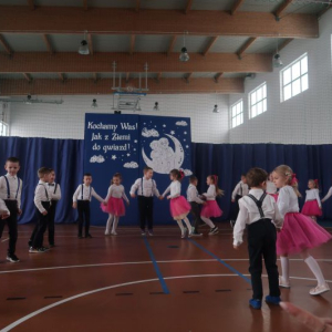 Występ taneczny grupy "Pszczółki" i "Krasnoludki" - belgijka