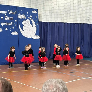 Występ taneczny dzieci z grupy "Biedronki"