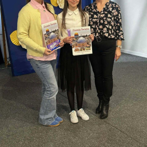 Marysia i Natalia - laureatki konkursu biblijnego z Jagienką 