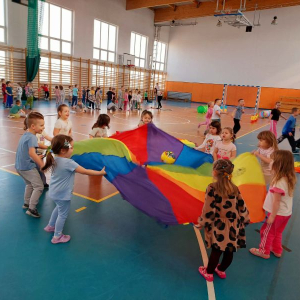 Zabawa z chustą animacyjną