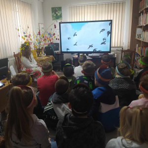 Oglądamy film o wiośnie.