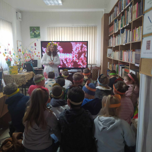 Jesteśmy w bibliotece witani przez panią Dyrektor.