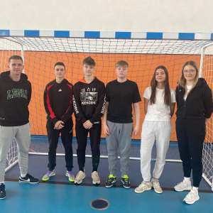 Nauczyciele wychowania fizycznego wraz ze swoimi zastępcami - uczniami. 