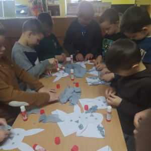 Pierwszaki na warsztatach w Bibliotece Pedagogicznej w Przasnyszy