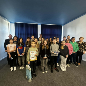 Wszyscy uczestnicy konkursu z Dyrekcją i nauczycielkami matematyki