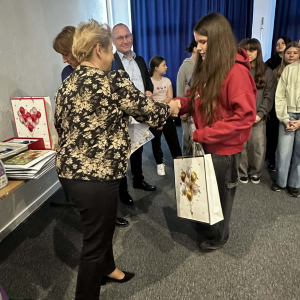 Natalia odbiera nagrodę