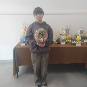 Gabrysia cieszy się z I miejsca