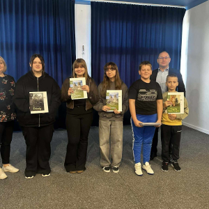 Wspólne zdjęcie z uczestnikami konkursu "Żołnierz Wyklęci"