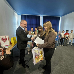 Oliwka odbiera nagrodę