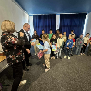 Julka odbiera swoją nagrodę