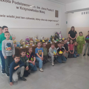 Wspólne zdjęcie przy stroikach