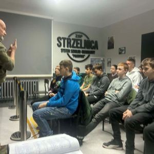 Omówienie przez instruktora zasad bezpieczeństwa 