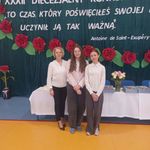 Natalia i Marysia z p. Jagienką - ich opiekunką