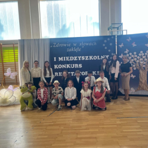 Wszyscy uczestnicy konkursu recytatorskiego.